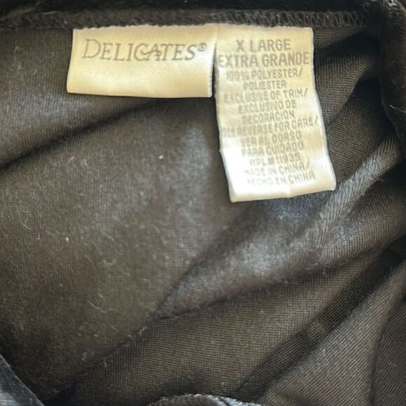 EUC Delicates Women’s Velvet Sleeping Gown - Picture 7 of 7